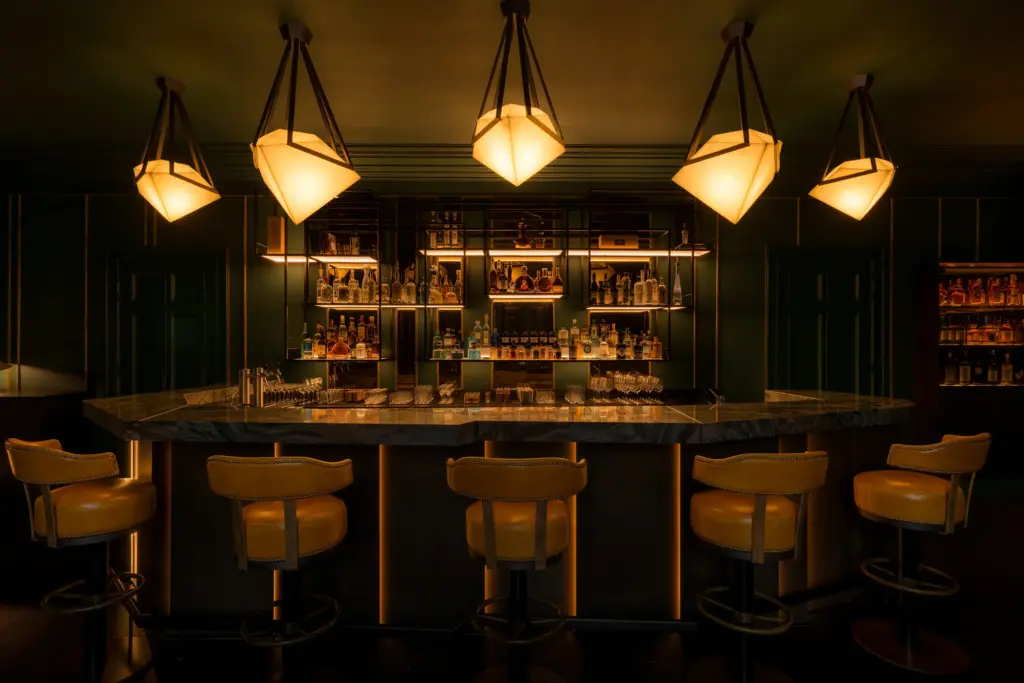 ADVOCATUUR BAR
